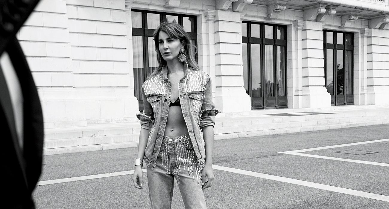 ECE SÜKAN MONTE CARLO SOKAKLARINDA