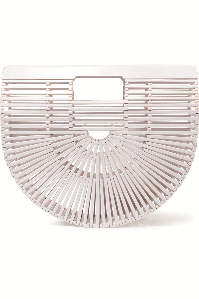 BAŞROLDE BEYAZ TAKIMLAR