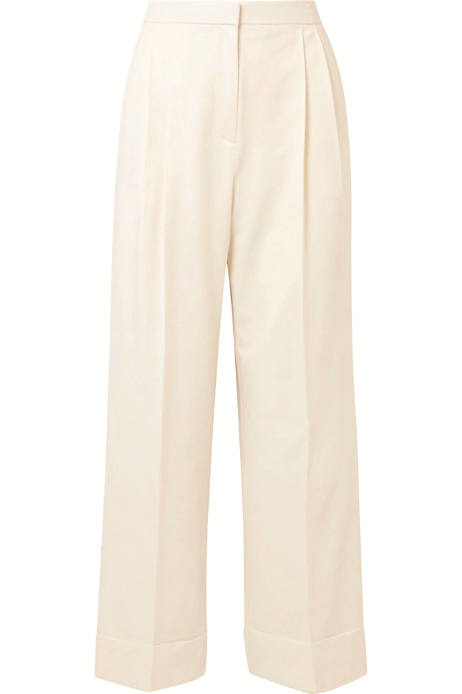 BAŞROLDE BEYAZ TAKIMLAR