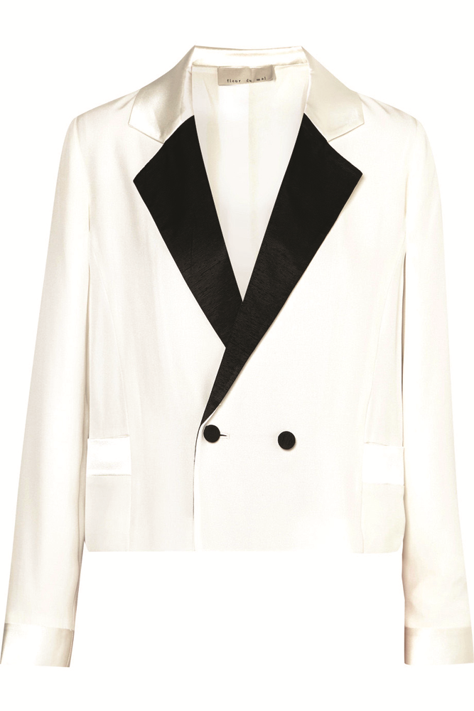 BAŞROLDE BEYAZ TAKIMLAR