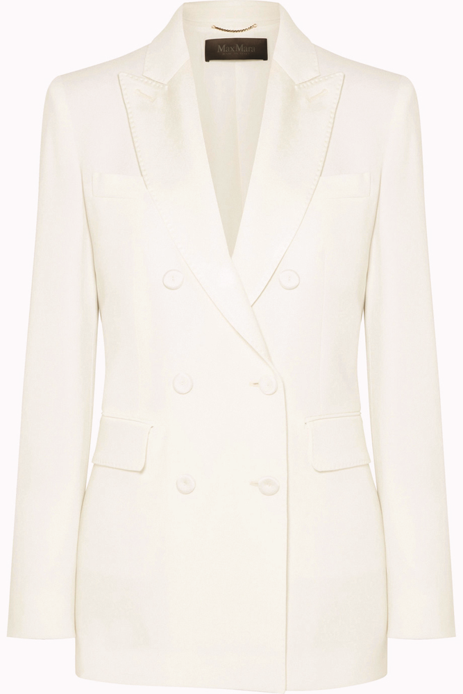 BAŞROLDE BEYAZ TAKIMLAR