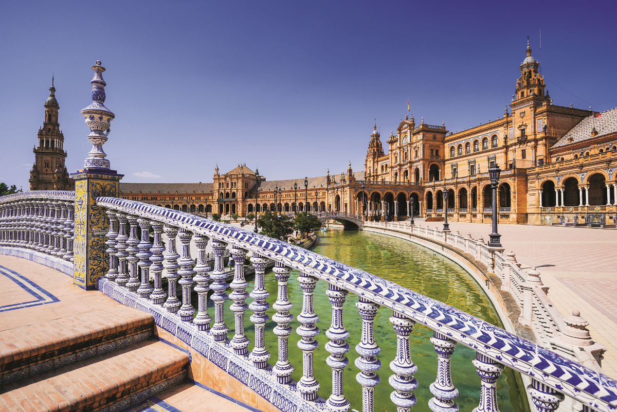 HAFTANIN TASARIMCISI ÖZGÜR MASUR