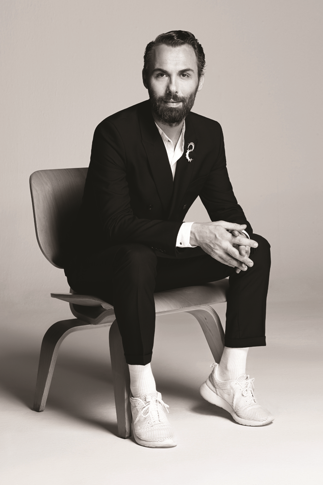 HAFTANIN TASARIMCISI ÖZGÜR MASUR