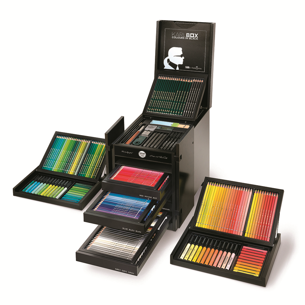 HAFTANIN TASARIMCISI ÖZGÜR MASUR