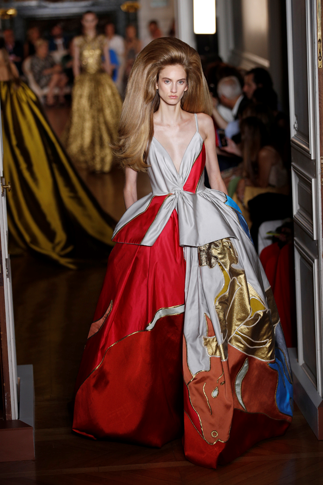 VALENTINO HAUTE COUTURE 