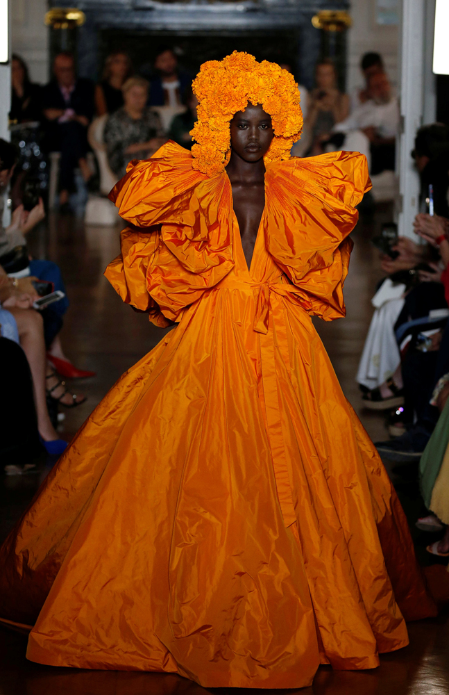 VALENTINO HAUTE COUTURE 