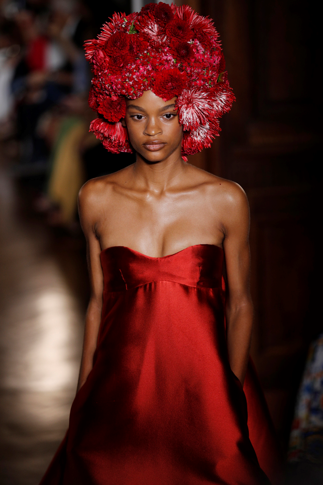 VALENTINO HAUTE COUTURE 