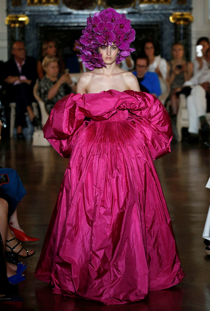 VALENTINO HAUTE COUTURE 