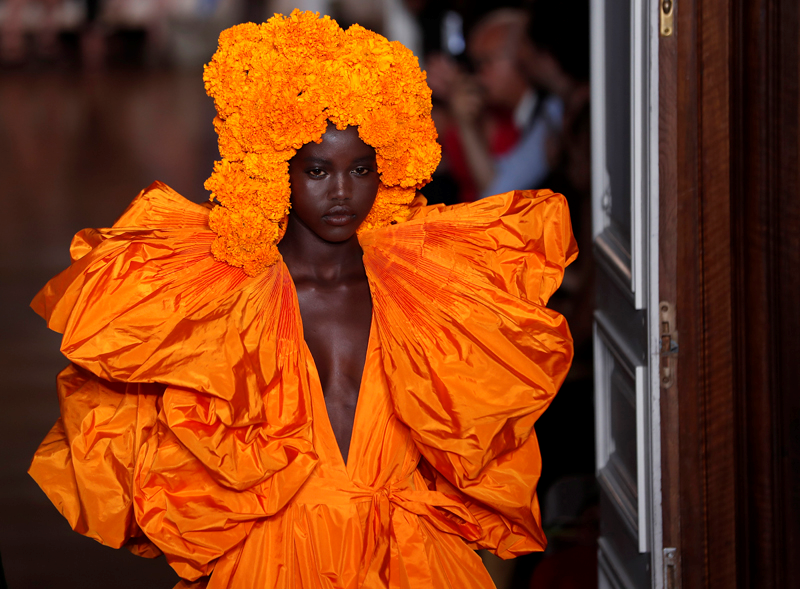 VALENTINO HAUTE COUTURE 