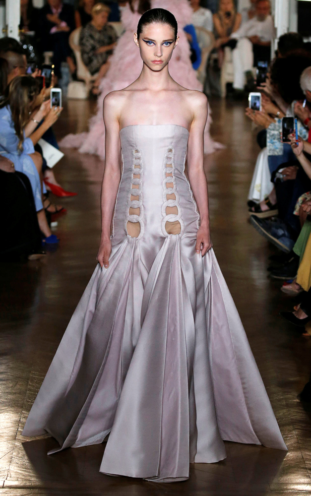 VALENTINO HAUTE COUTURE 