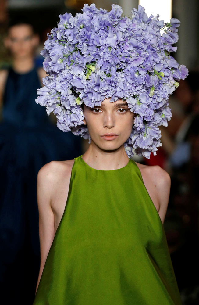 VALENTINO HAUTE COUTURE 