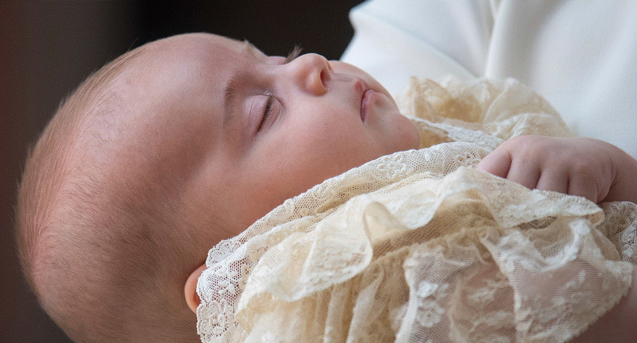 PRENS LOUIS VAFTİZ EDİLDİ