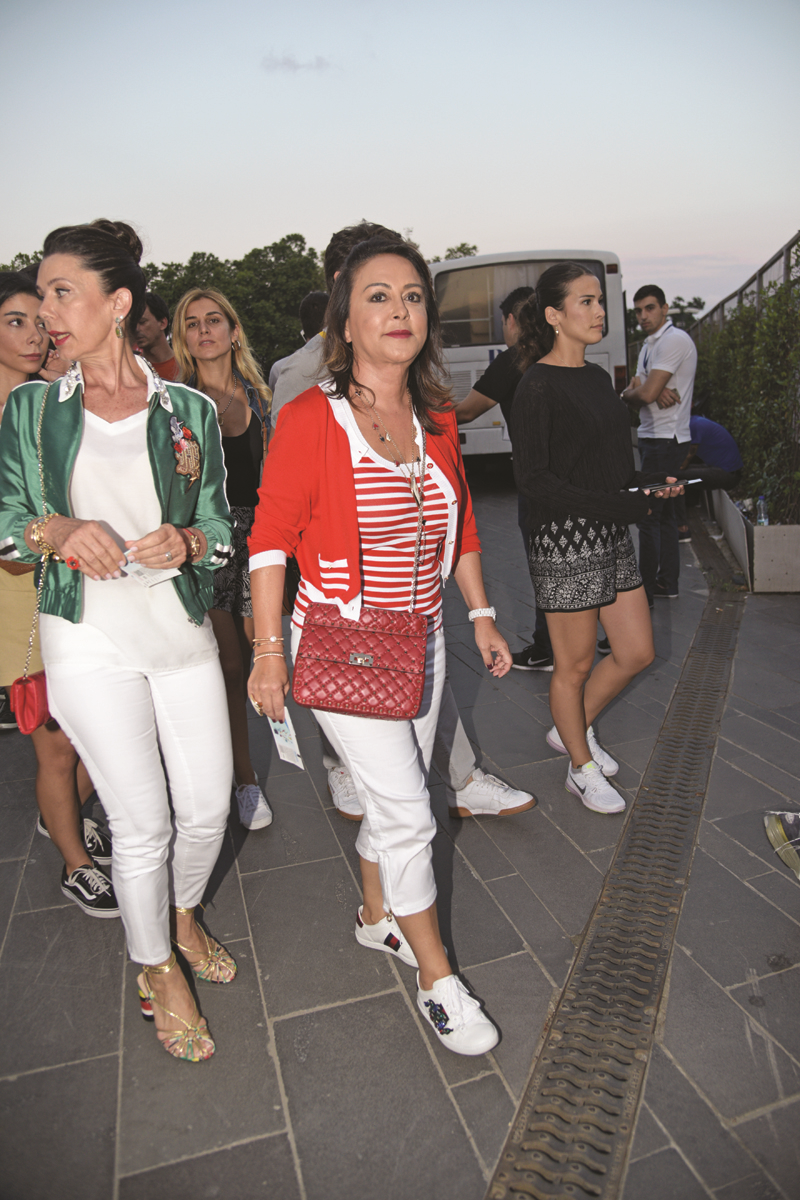 SHAKIRA İSTANBUL'U BÜYÜLEDİ