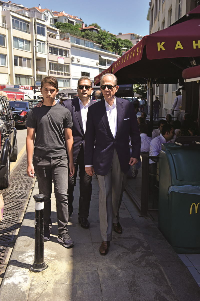 BERNA ÇEBİ NİŞANTAŞI'NDA ALIŞVERİŞTE