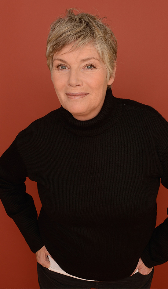 KELLY MCGILLIS EKRANLARA DÖNÜYOR