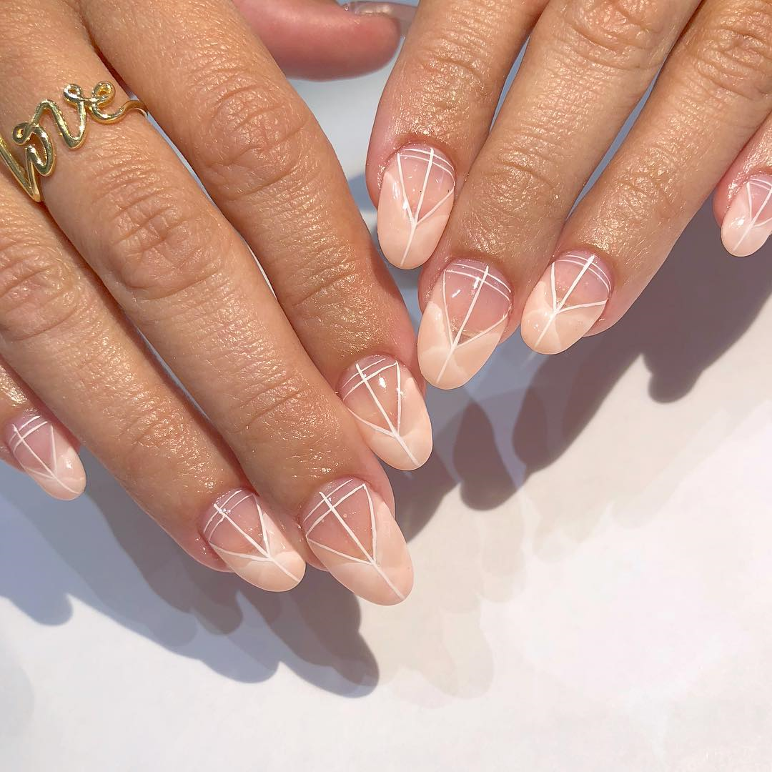 YAZ GELİNLERİ İÇİN NAİL ART ÖNERİLERİ