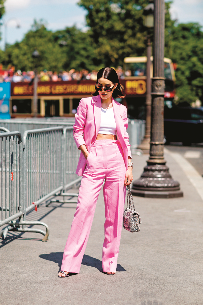 TAKIM ELBİSEDE RENKLİ DÖNEM