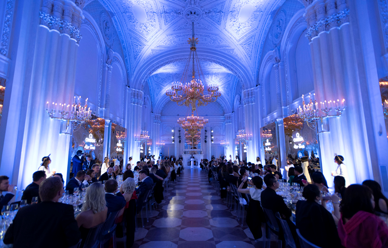 ST. PETERSBURG'DA DAVET