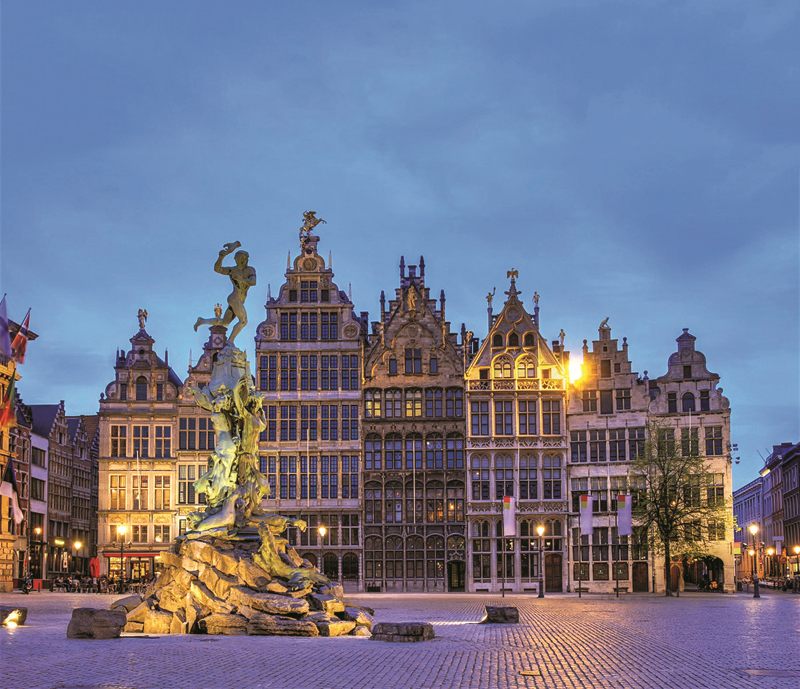 HAFTANIN TASARIMCISI: TUĞÇE ÖZOCAK