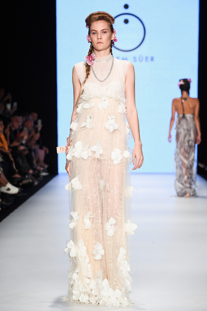 ÖZLEM SÜERİN "HEALER" KOLEKSİYONU