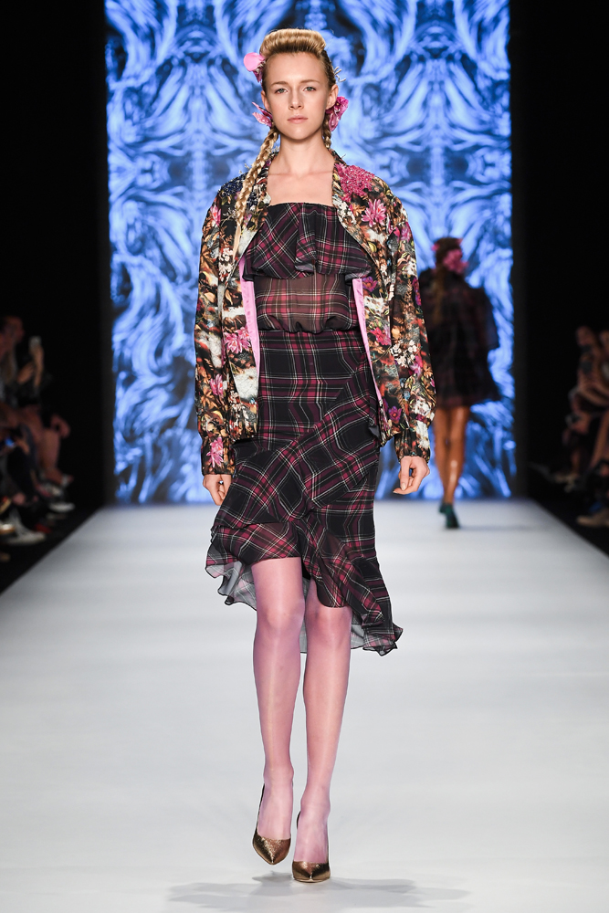 ÖZLEM SÜERİN "HEALER" KOLEKSİYONU