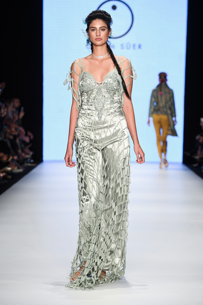 ÖZLEM SÜERİN "HEALER" KOLEKSİYONU