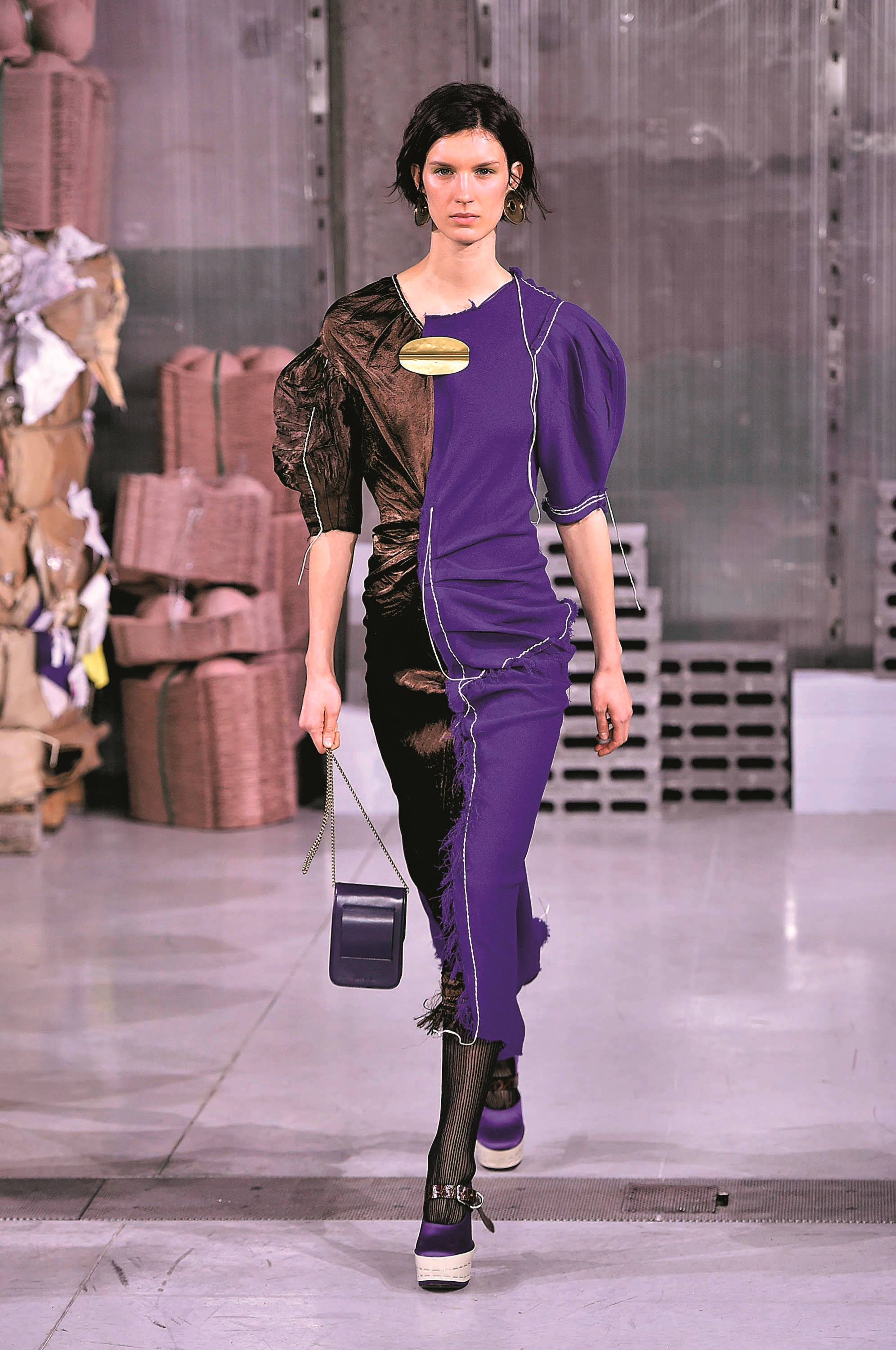 ALEM GAZETE | SEZONUN ANAHTARI BROŞLAR