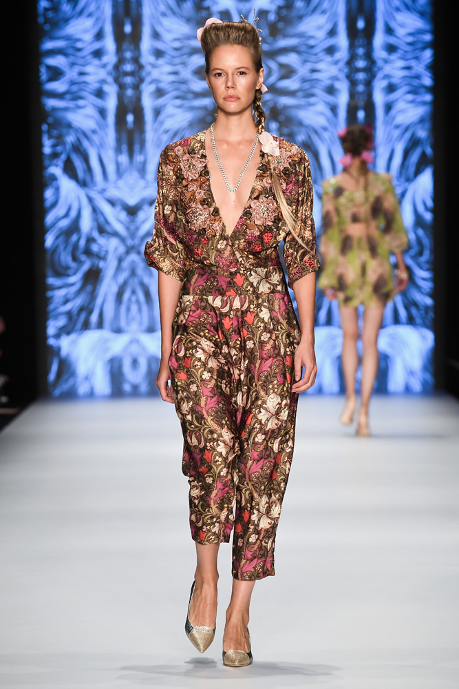 ÖZLEM SÜERİN "HEALER" KOLEKSİYONU