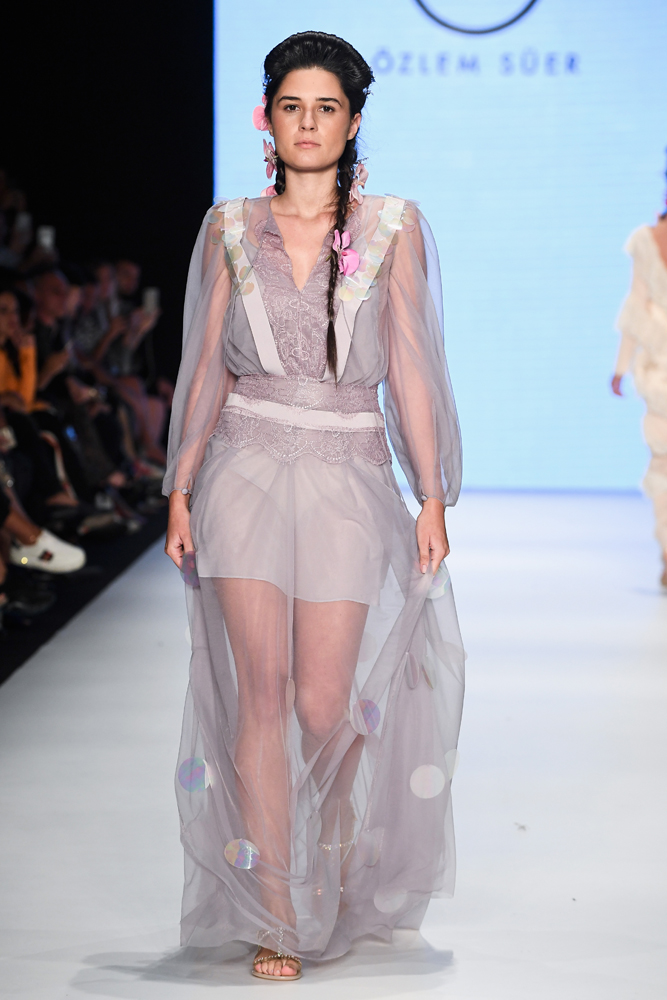 ÖZLEM SÜERİN "HEALER" KOLEKSİYONU