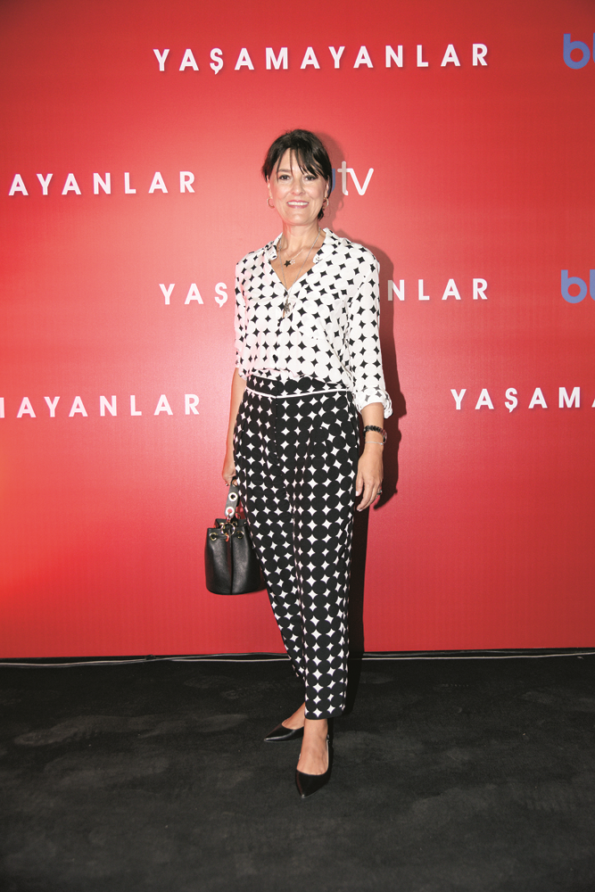 YAŞAMAYANLAR DİZİSİNE RENKLİ GALA