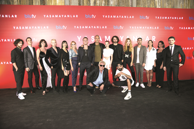 YAŞAMAYANLAR DİZİSİNE RENKLİ GALA