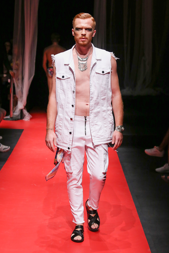 GÖKHAN YAVAŞ TASARIMLARI PODYUMDAYDI