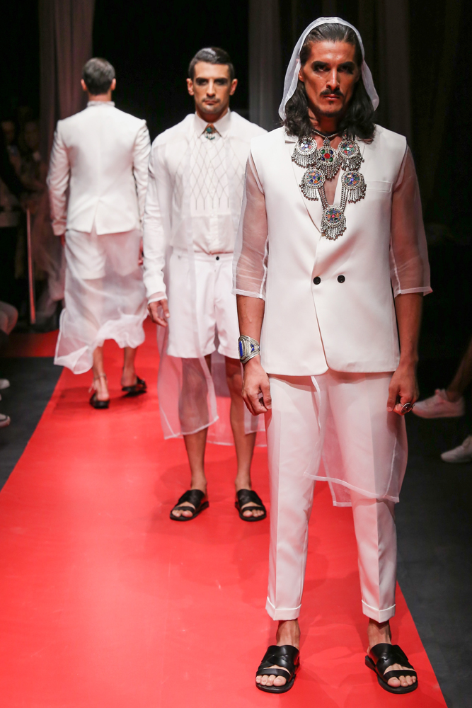 GÖKHAN YAVAŞ TASARIMLARI PODYUMDAYDI