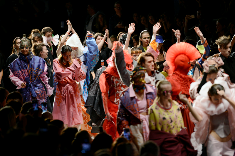 GENÇ YETENEKLERİN TASARIMLARI PODYUMDAYDI