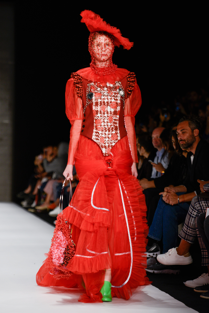 GENÇ YETENEKLERİN TASARIMLARI PODYUMDAYDI