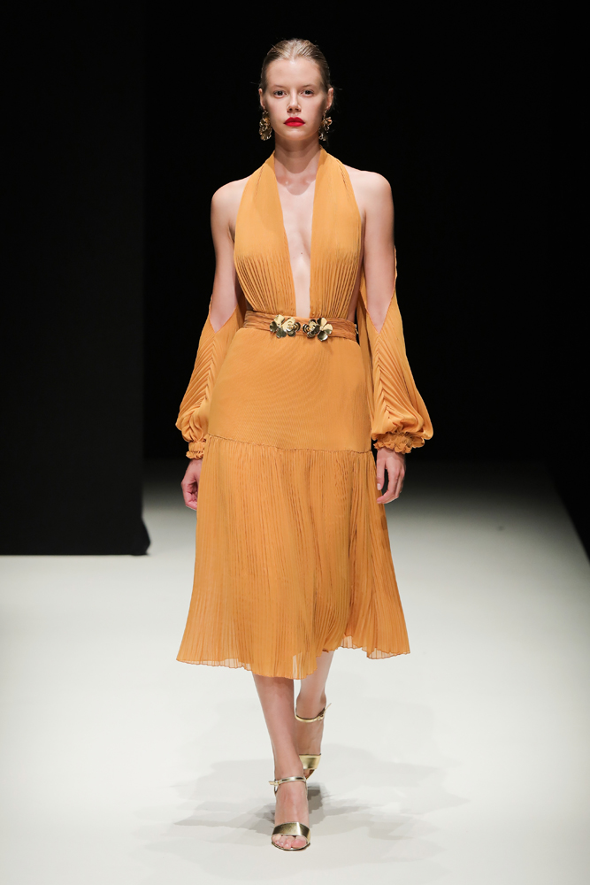 MELTEM ÖZBEK İLKBAHAR/YAZ 2019 KOLEKSİYONU