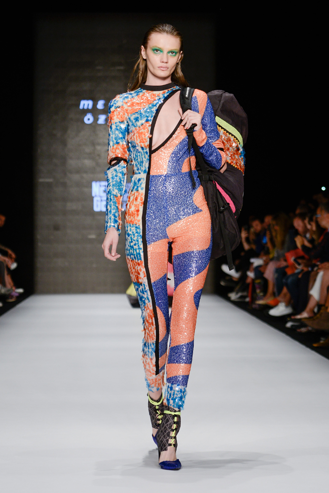 GENÇ YETENEKLERİN TASARIMLARI PODYUMDAYDI