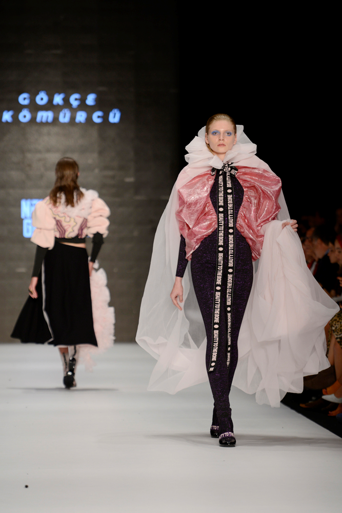 GENÇ YETENEKLERİN TASARIMLARI PODYUMDAYDI