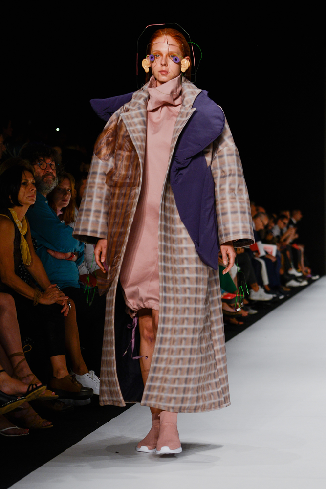 GENÇ YETENEKLERİN TASARIMLARI PODYUMDAYDI