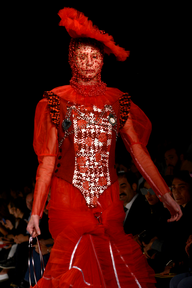 GENÇ YETENEKLERİN TASARIMLARI PODYUMDAYDI