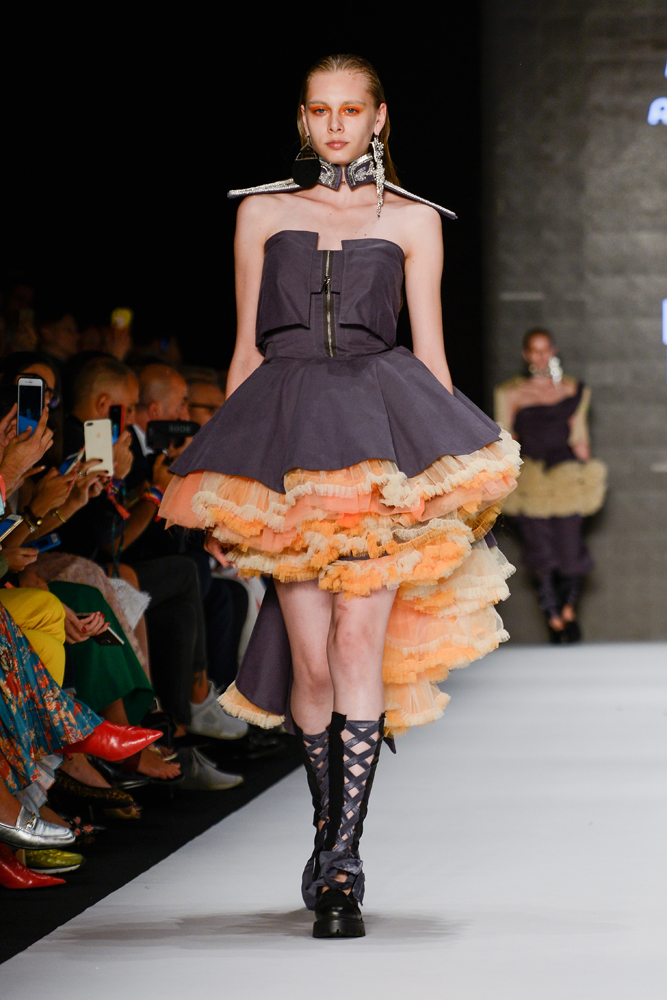 GENÇ YETENEKLERİN TASARIMLARI PODYUMDAYDI