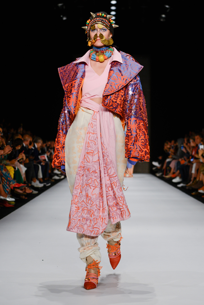 GENÇ YETENEKLERİN TASARIMLARI PODYUMDAYDI