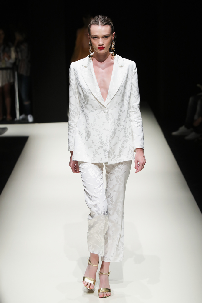 MELTEM ÖZBEK İLKBAHAR/YAZ 2019 KOLEKSİYONU