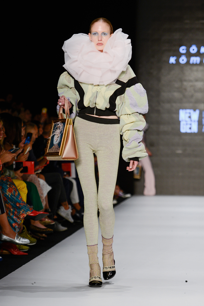 GENÇ YETENEKLERİN TASARIMLARI PODYUMDAYDI