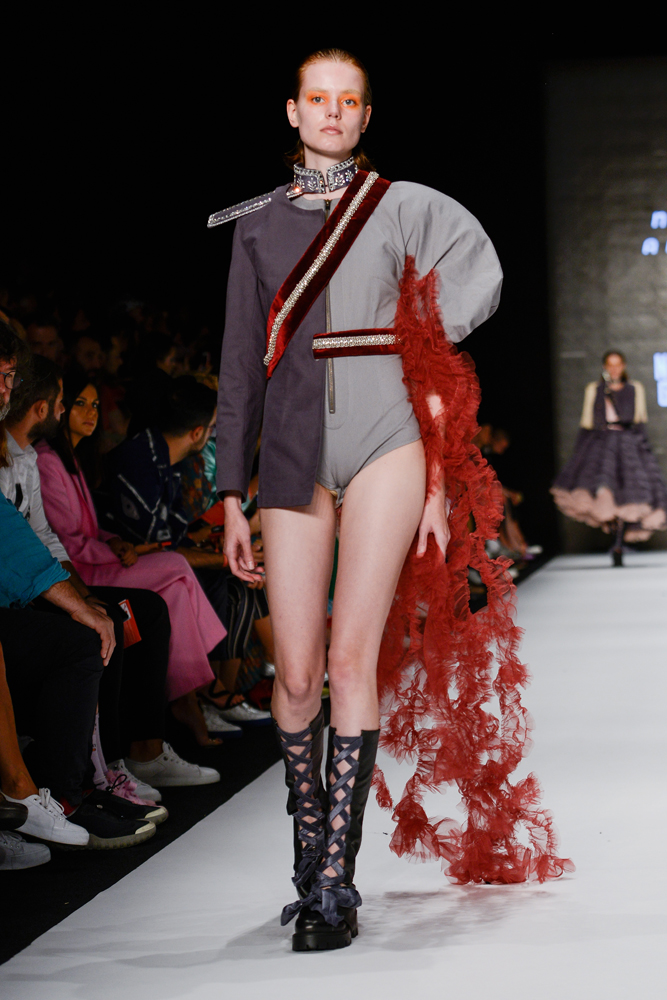 GENÇ YETENEKLERİN TASARIMLARI PODYUMDAYDI