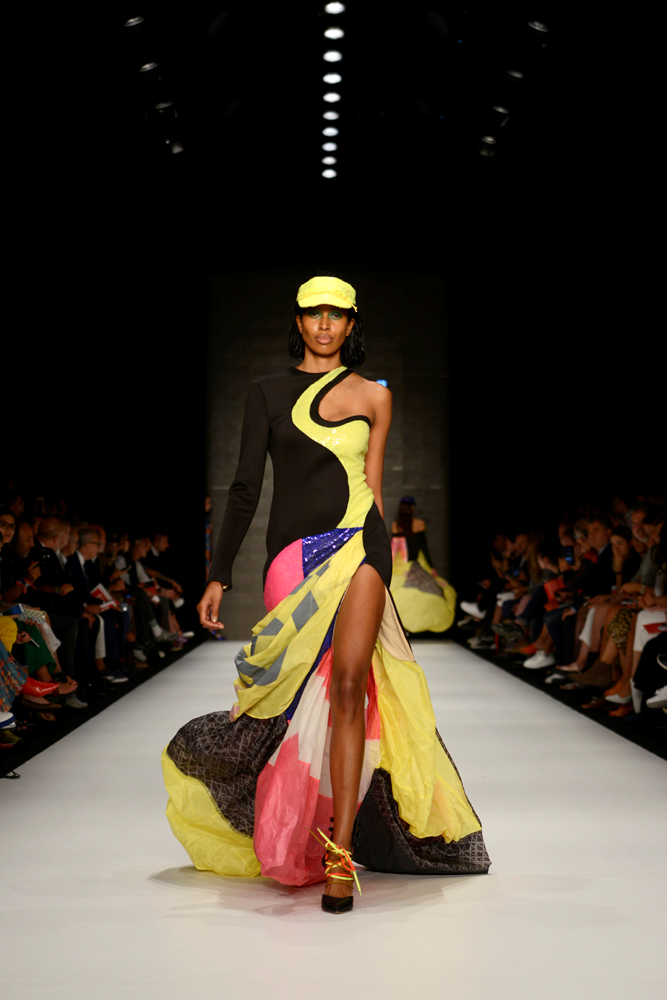 GENÇ YETENEKLERİN TASARIMLARI PODYUMDAYDI