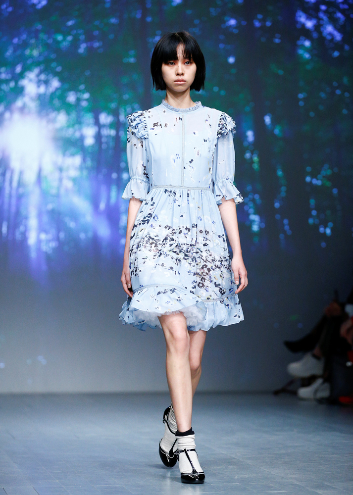 LONDRA MODA HAFTASINDA BORA AKSU