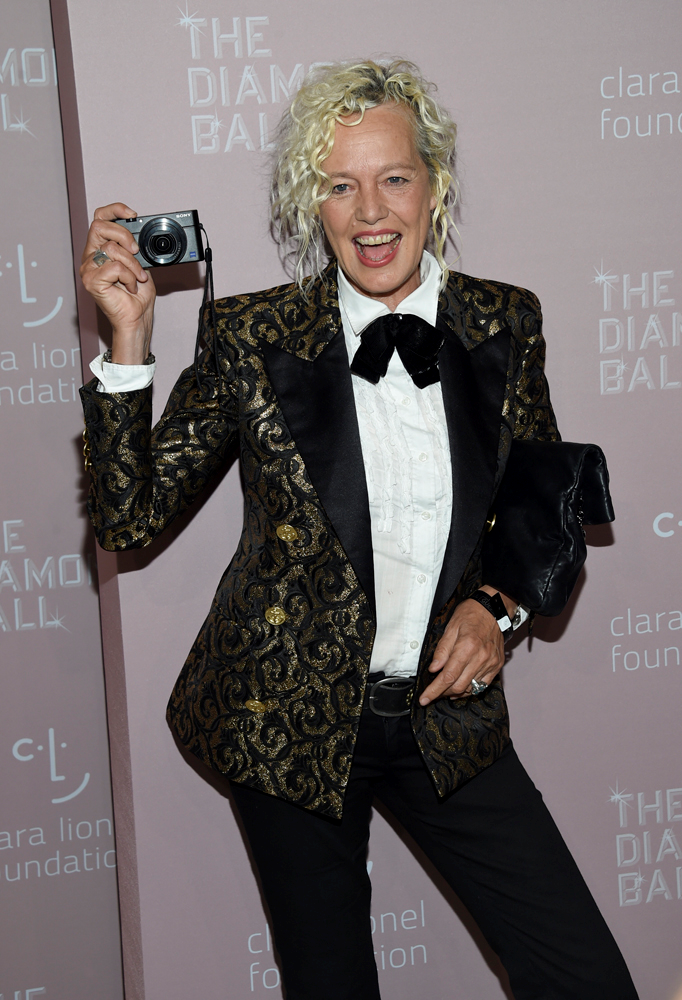 RIHANNA DIAMOND BALLDA BÜYÜLEDİ