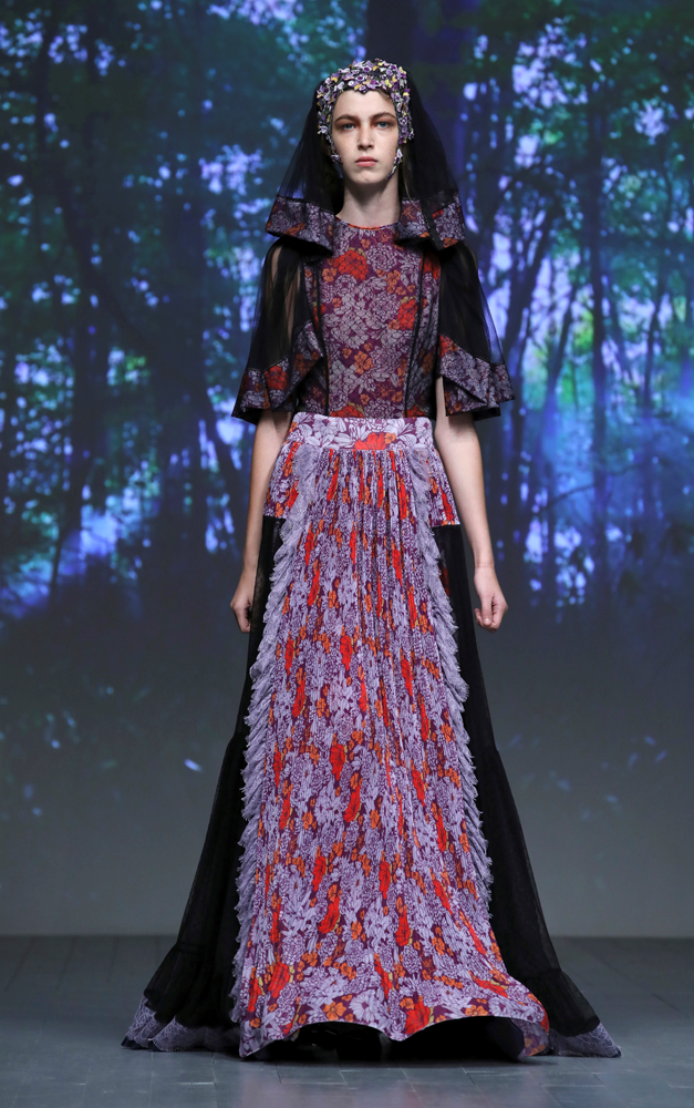 LONDRA MODA HAFTASINDA BORA AKSU