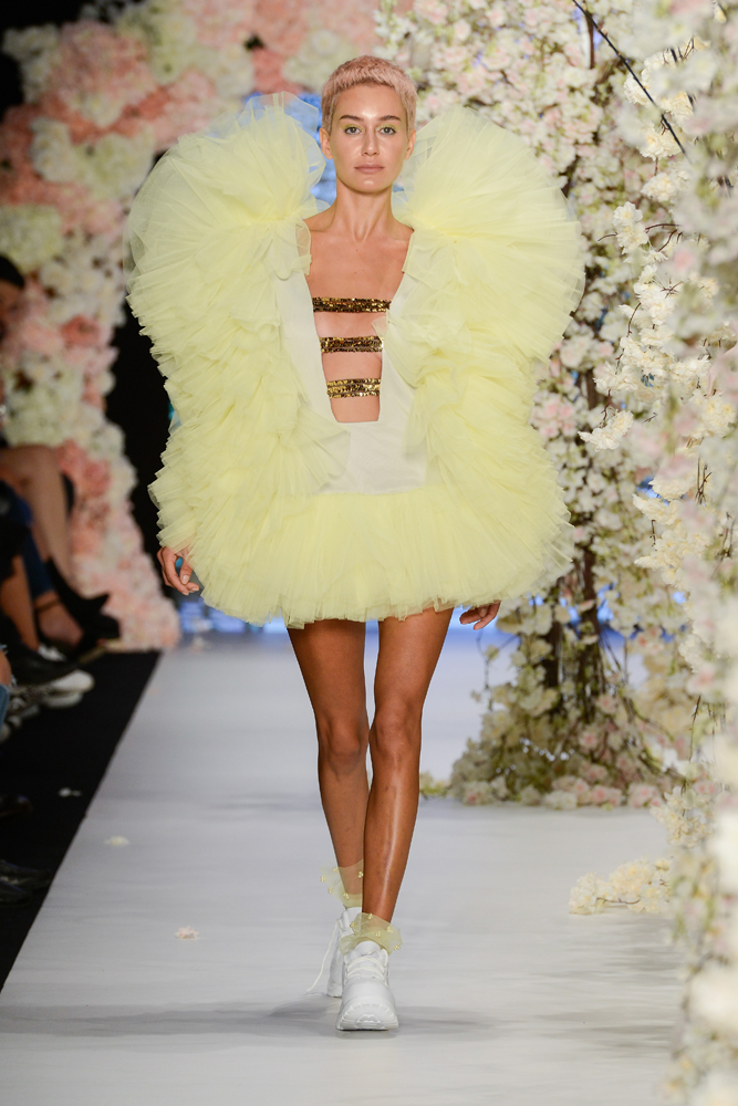 MERT ERKAN DEFİLESİ